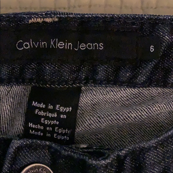 Size 6 Calvin Klein denim capris - Picture 2 of 4